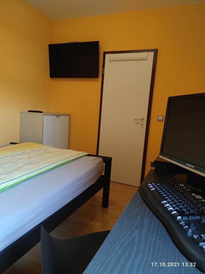 Kleines Gaestezimmer